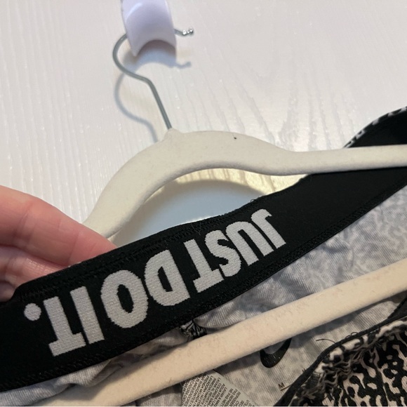 2 pairs of Nike Leggings - Picture 6 of 7